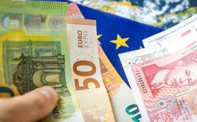 ECB แนะถือเงินสด