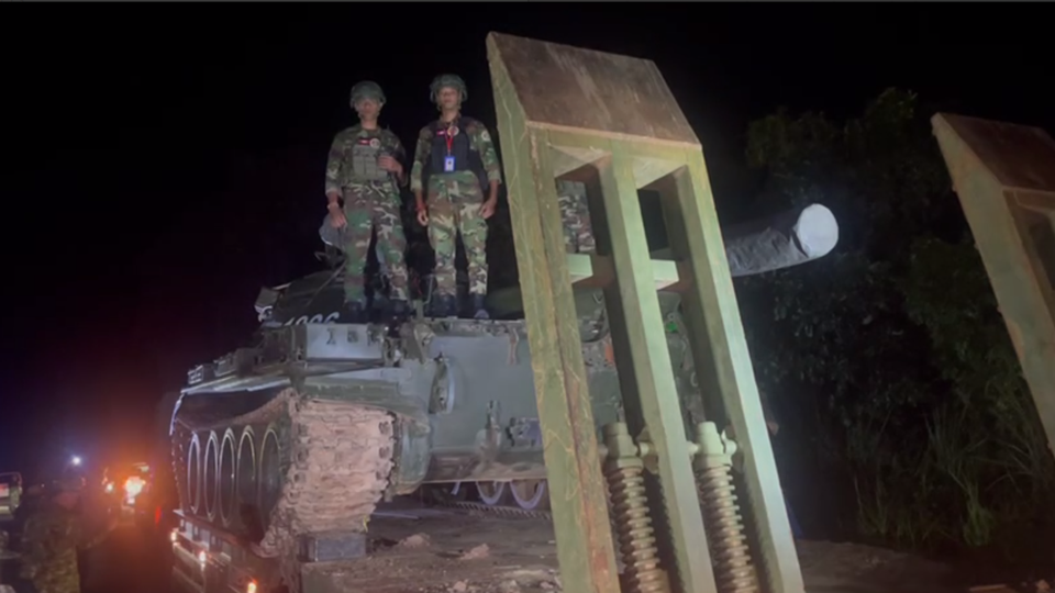 กองทัพกัมพูชาถอนอาวุธหนัก