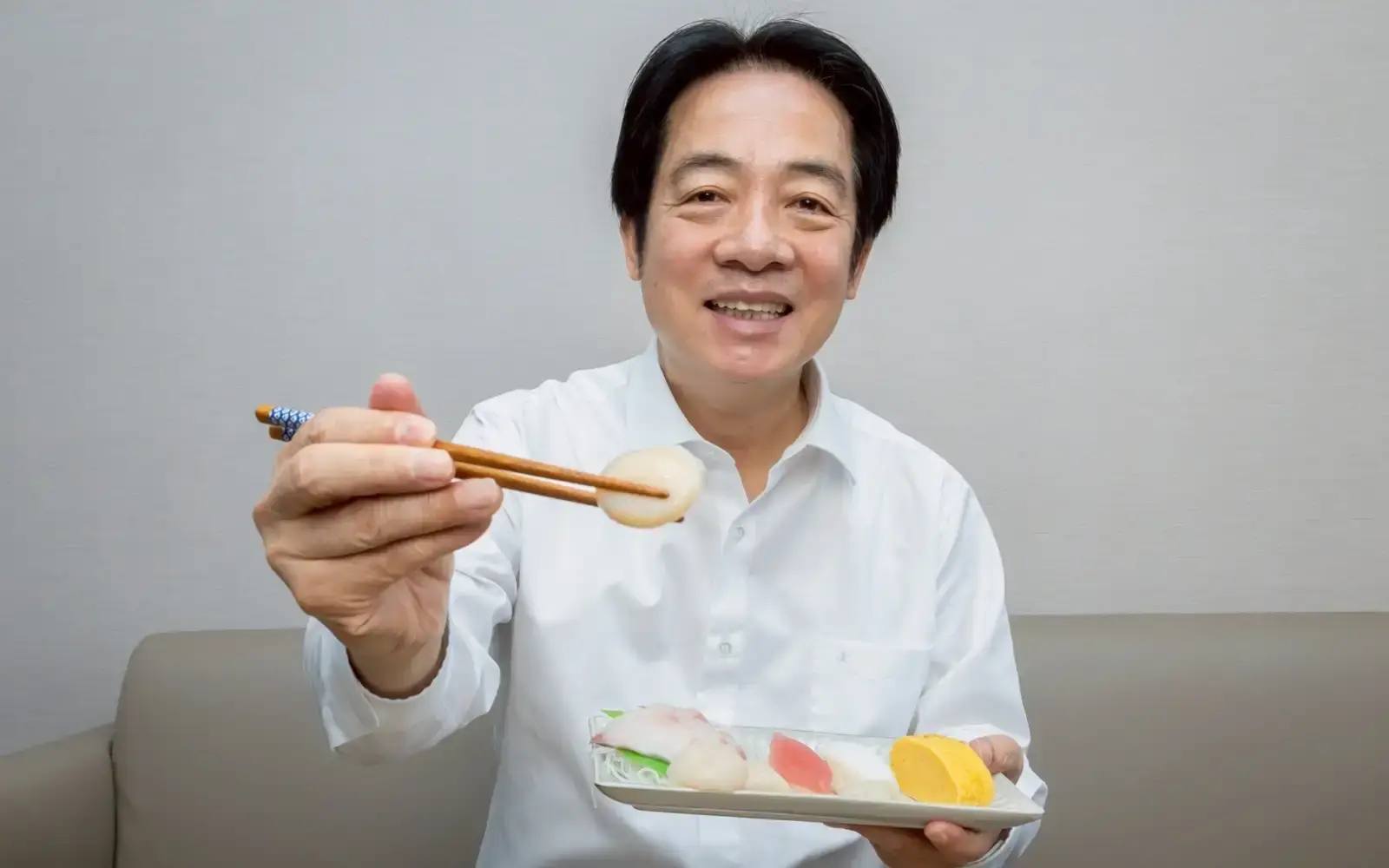 ไล่ ชิง-เต๋อ กินซูชิ