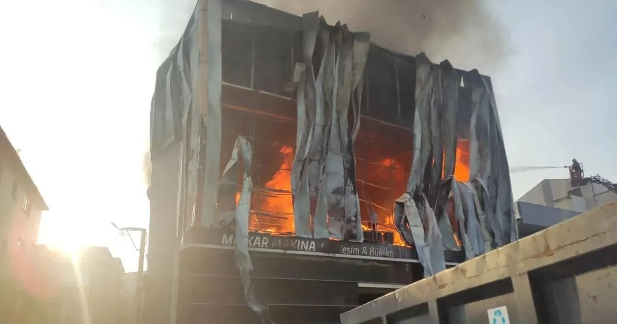 ไฟไหม้โกดังน้ำหอมในตุรกี